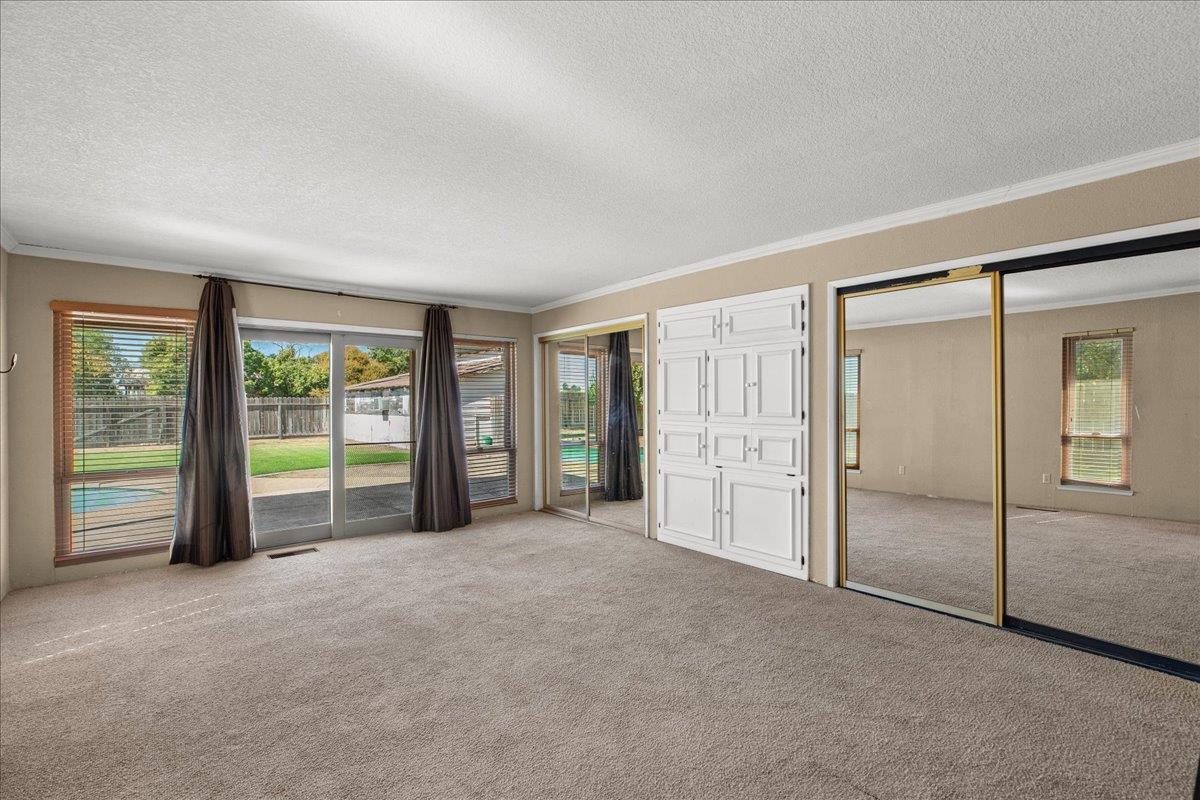 11501 Pioneer Ave, Oakdale, CA 95361