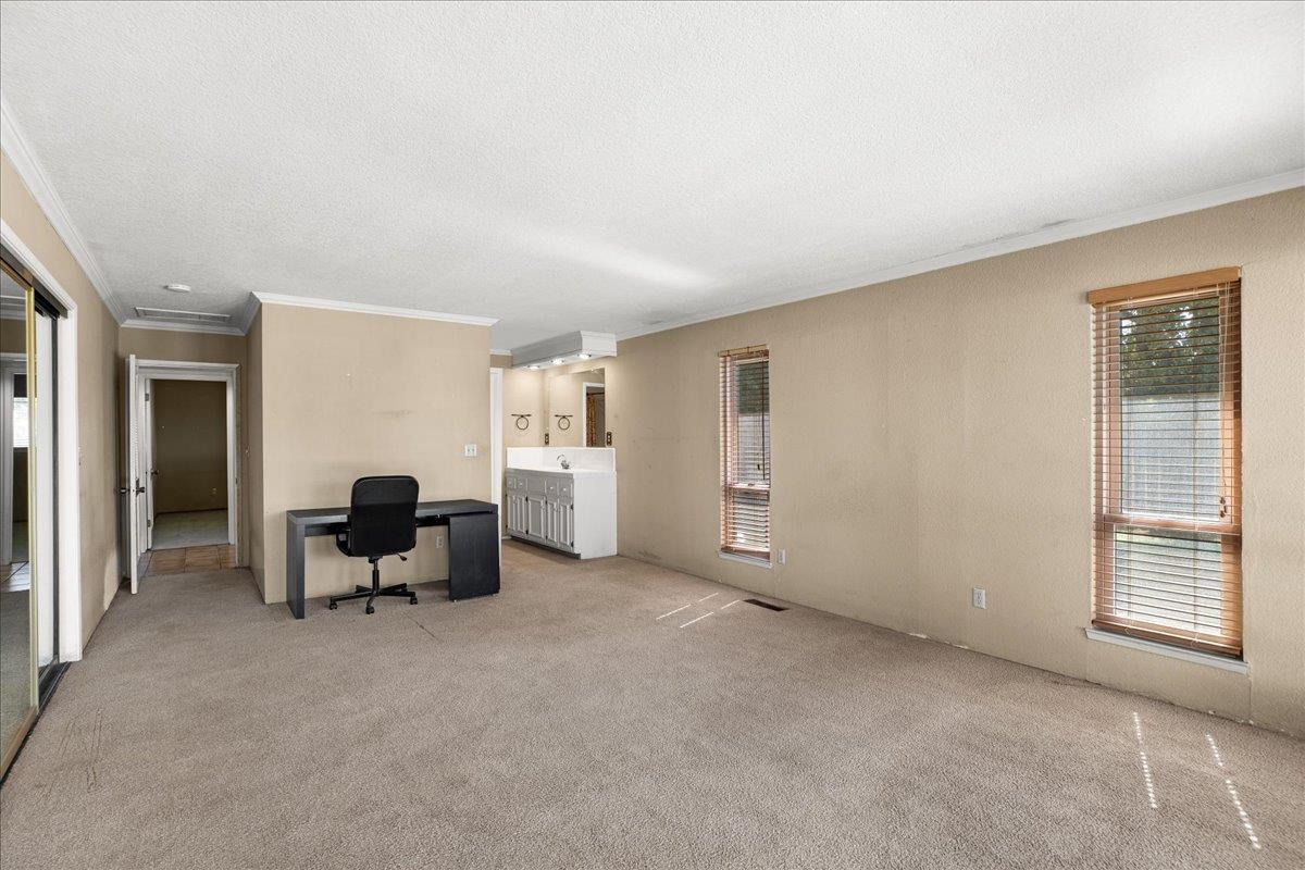 11501 Pioneer Ave, Oakdale, CA 95361