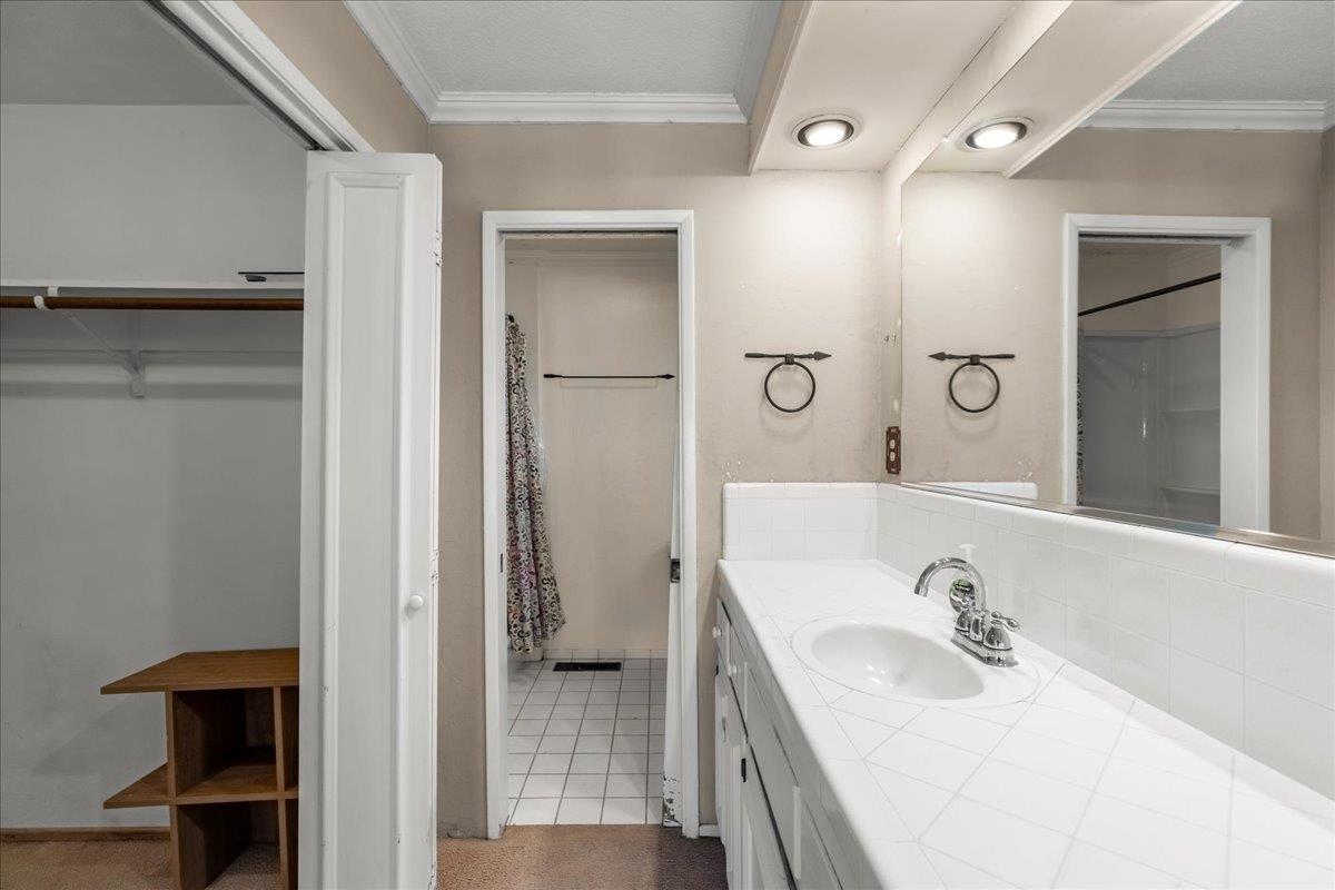 11501 Pioneer Ave, Oakdale, CA 95361