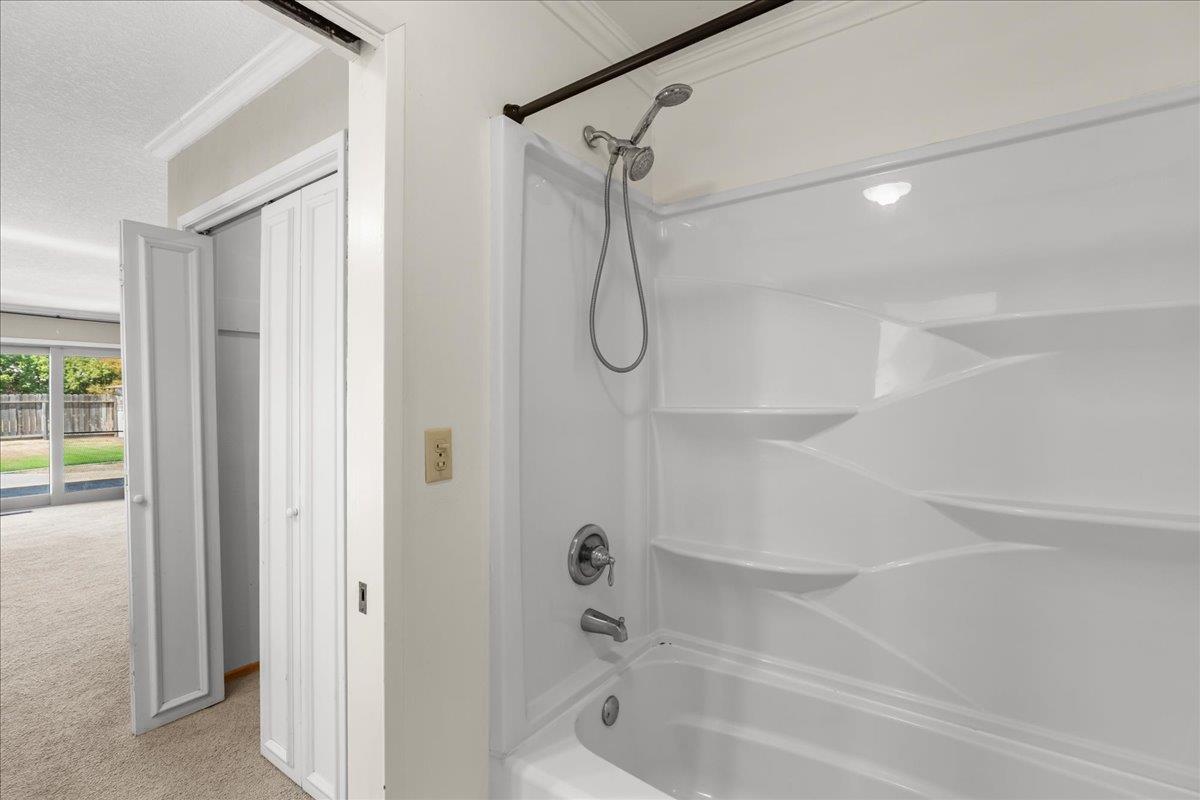 11501 Pioneer Ave, Oakdale, CA 95361