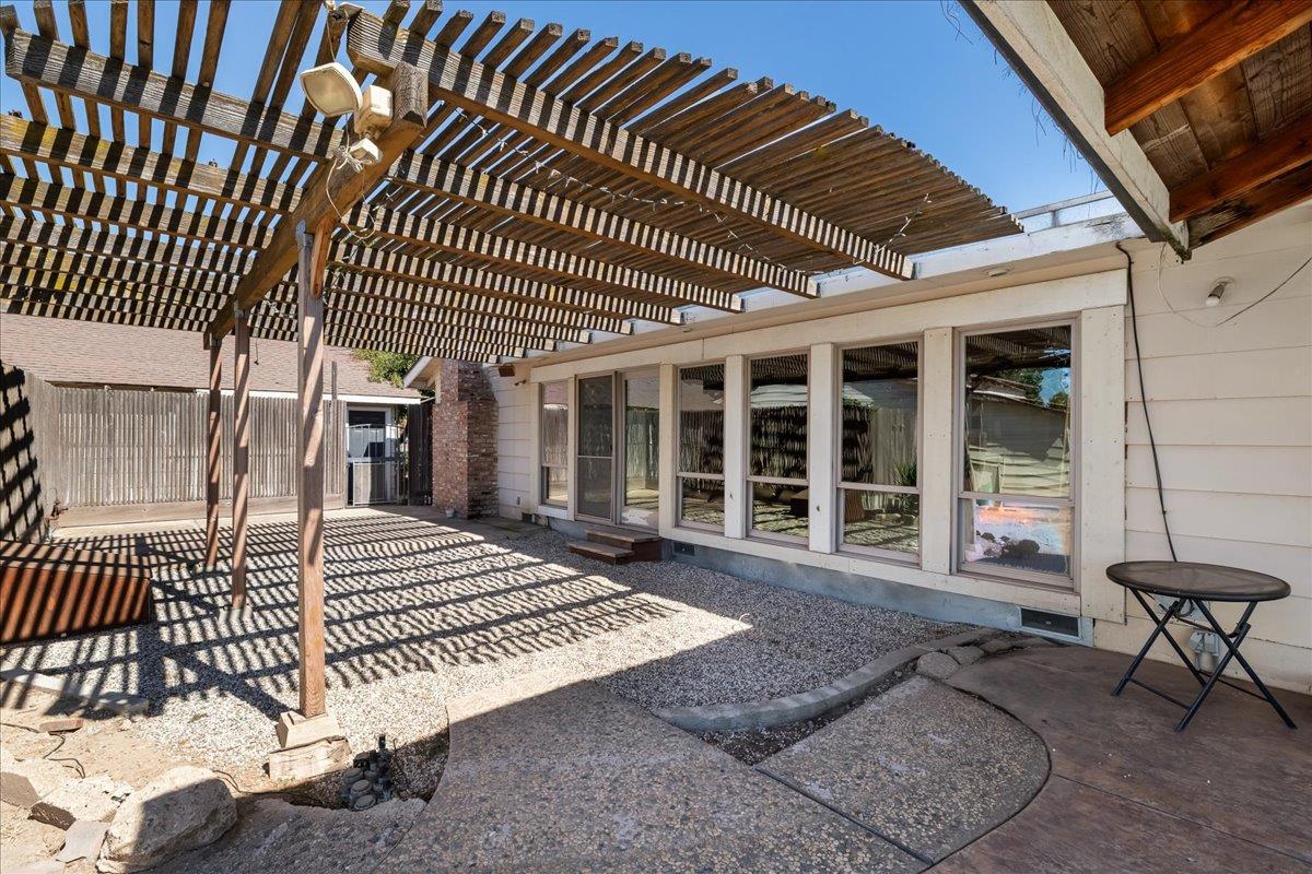 11501 Pioneer Ave, Oakdale, CA 95361