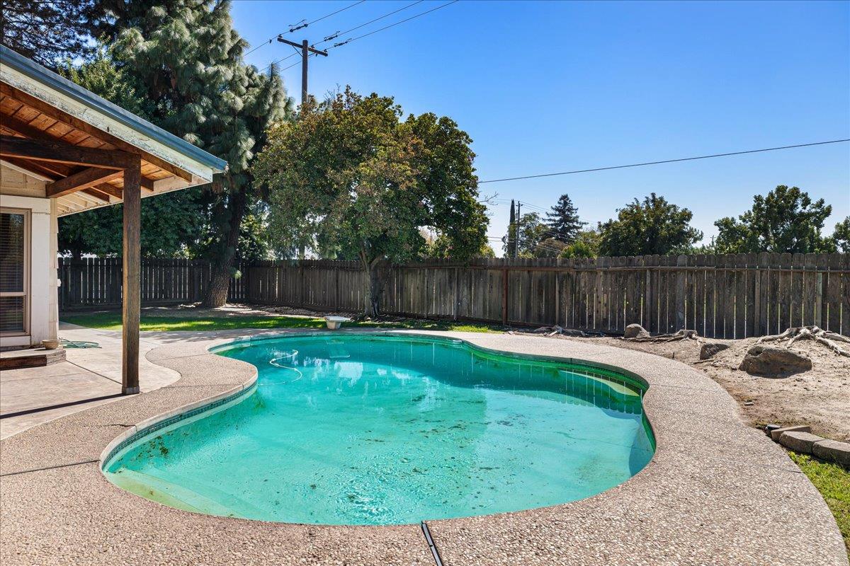 11501 Pioneer Ave, Oakdale, CA 95361