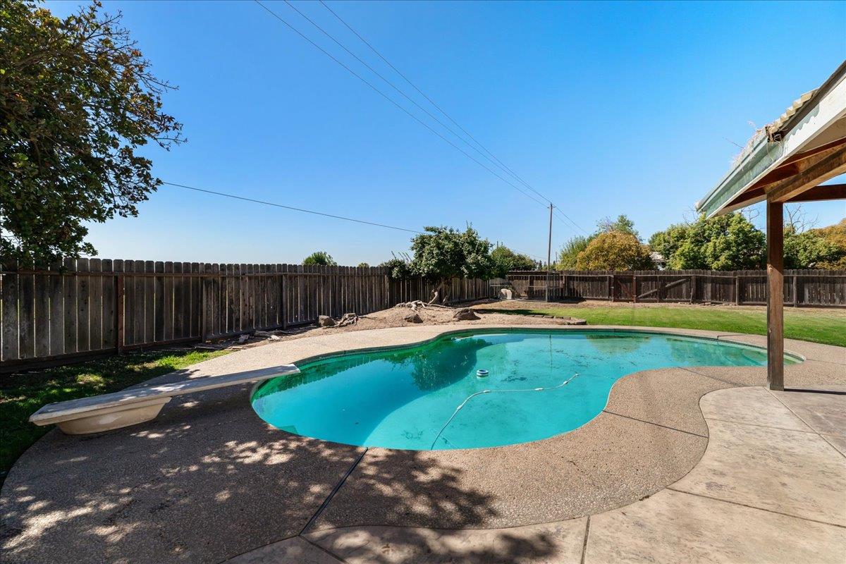 11501 Pioneer Ave, Oakdale, CA 95361