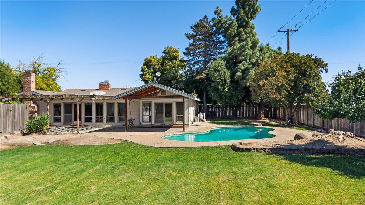 11501 Pioneer Ave, Oakdale, CA 95361