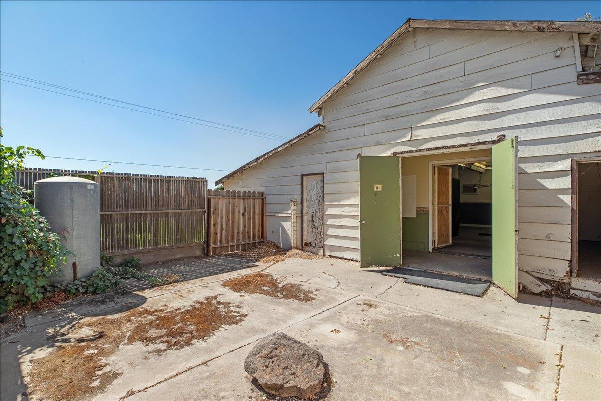 11501 Pioneer Ave, Oakdale, CA 95361