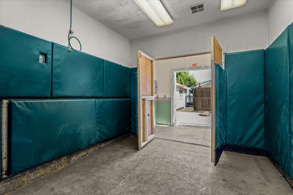 11501 Pioneer Ave, Oakdale, CA 95361