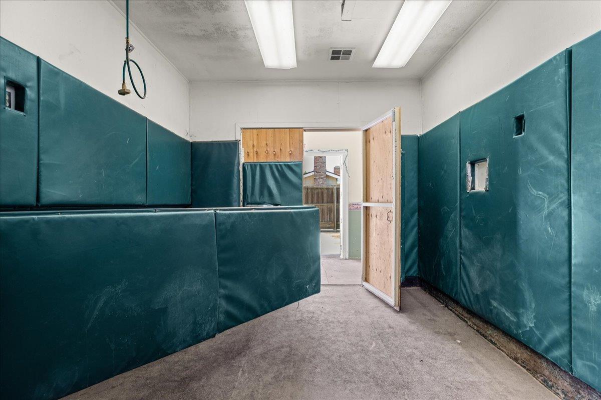 11501 Pioneer Ave, Oakdale, CA 95361