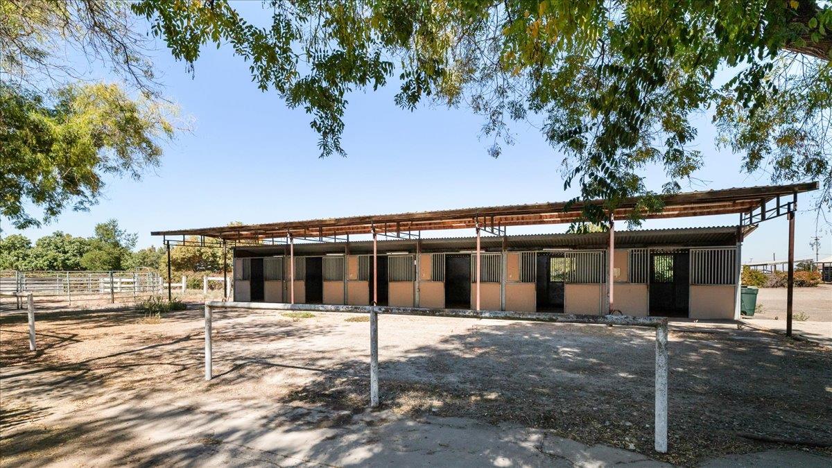 11501 Pioneer Ave, Oakdale, CA 95361