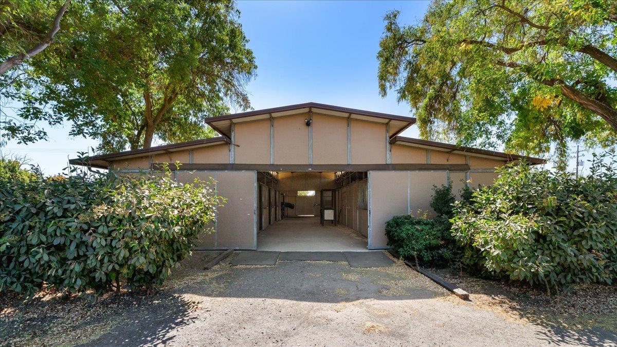 11501 Pioneer Ave, Oakdale, CA 95361