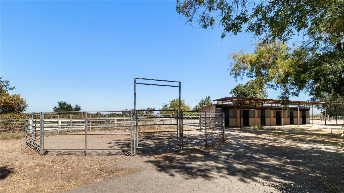 11501 Pioneer Ave, Oakdale, CA 95361