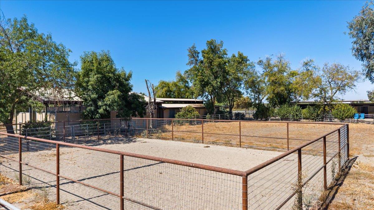 11501 Pioneer Ave, Oakdale, CA 95361