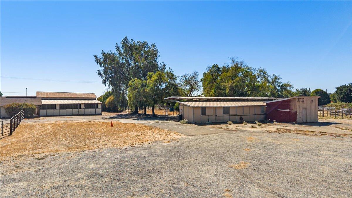 11501 Pioneer Ave, Oakdale, CA 95361