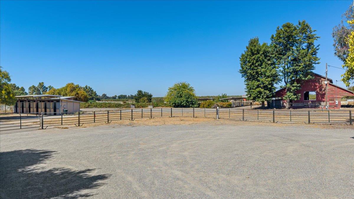 11501 Pioneer Ave, Oakdale, CA 95361