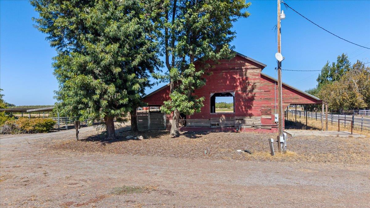 11501 Pioneer Ave, Oakdale, CA 95361
