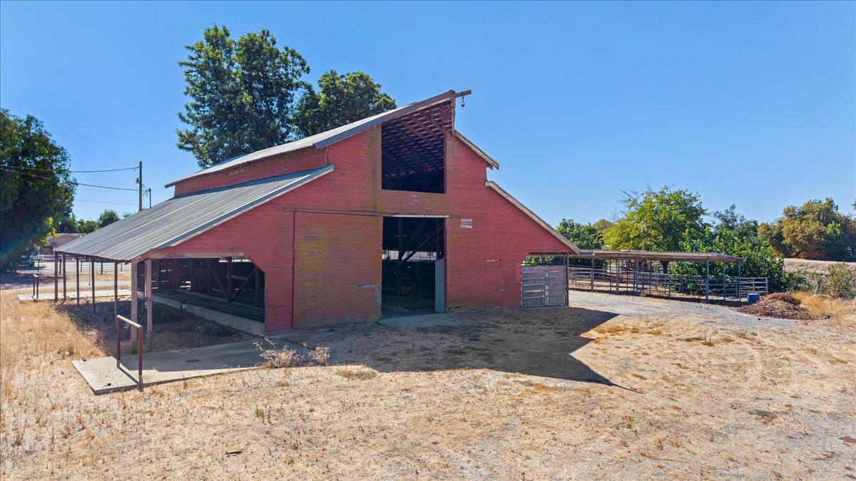 11501 Pioneer Ave, Oakdale, CA 95361