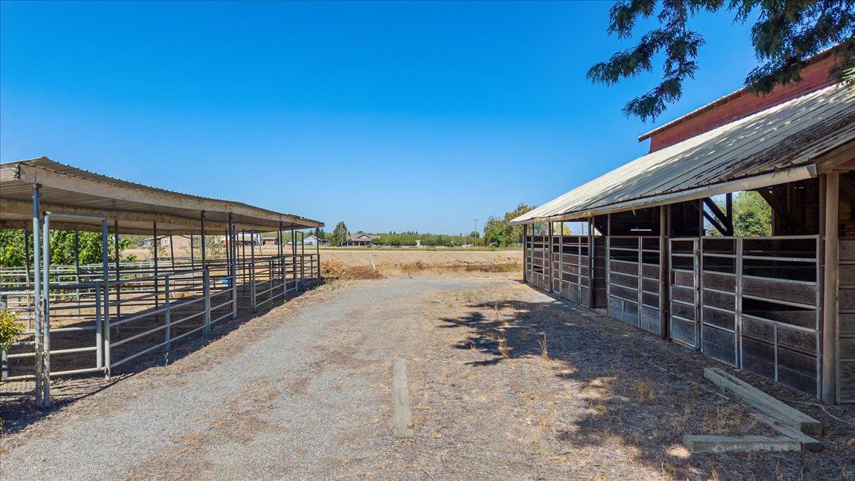 11501 Pioneer Ave, Oakdale, CA 95361