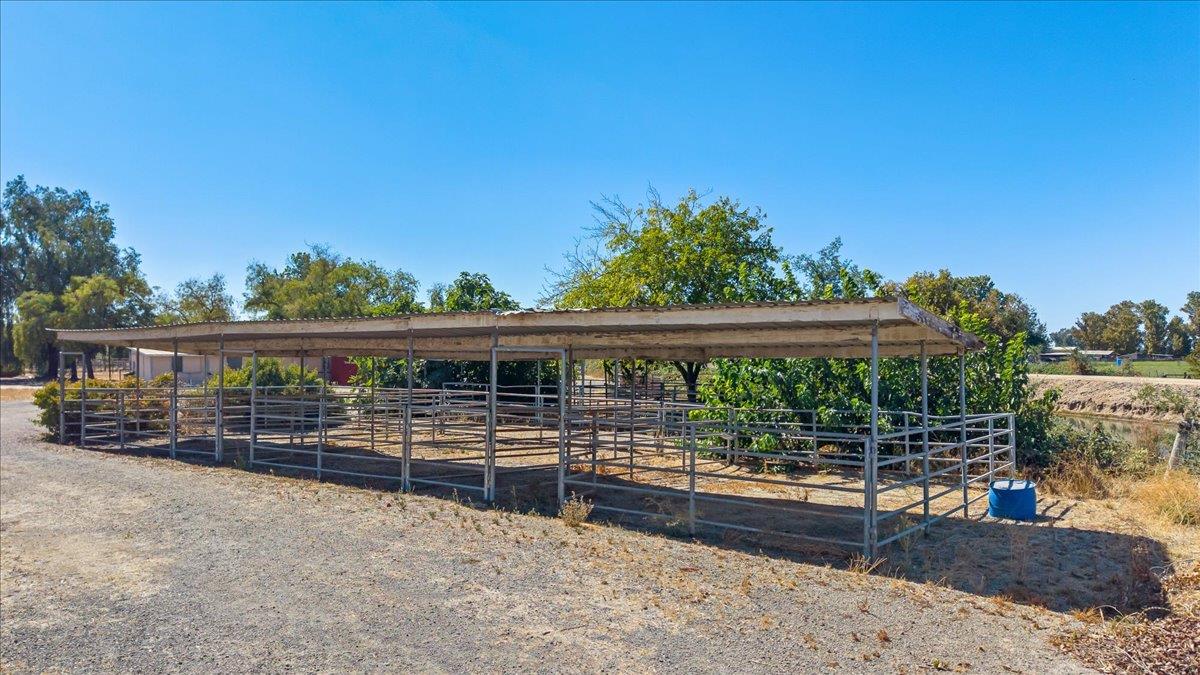 11501 Pioneer Ave, Oakdale, CA 95361