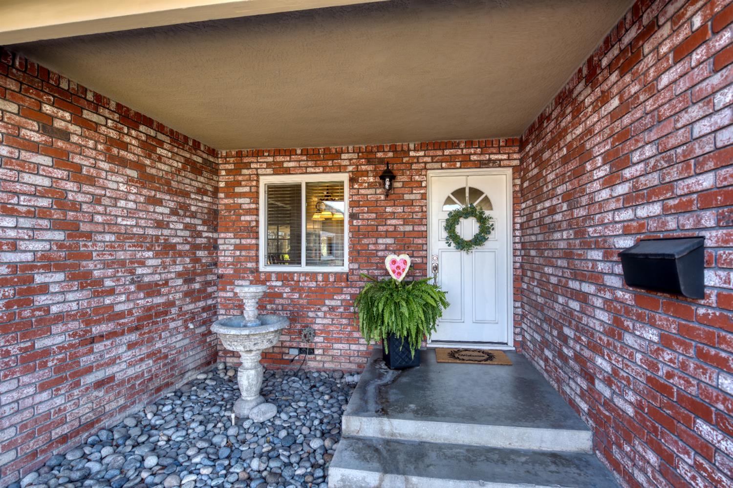 1904 Kendall Ave, Modesto, CA 95355