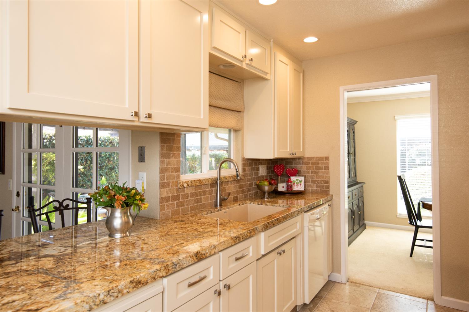 1904 Kendall Ave, Modesto, CA 95355