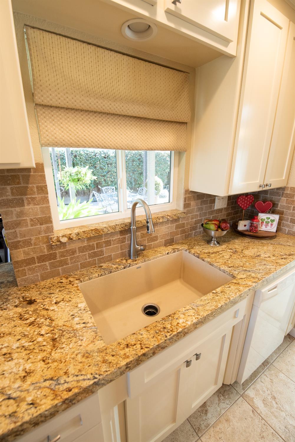 1904 Kendall Ave, Modesto, CA 95355