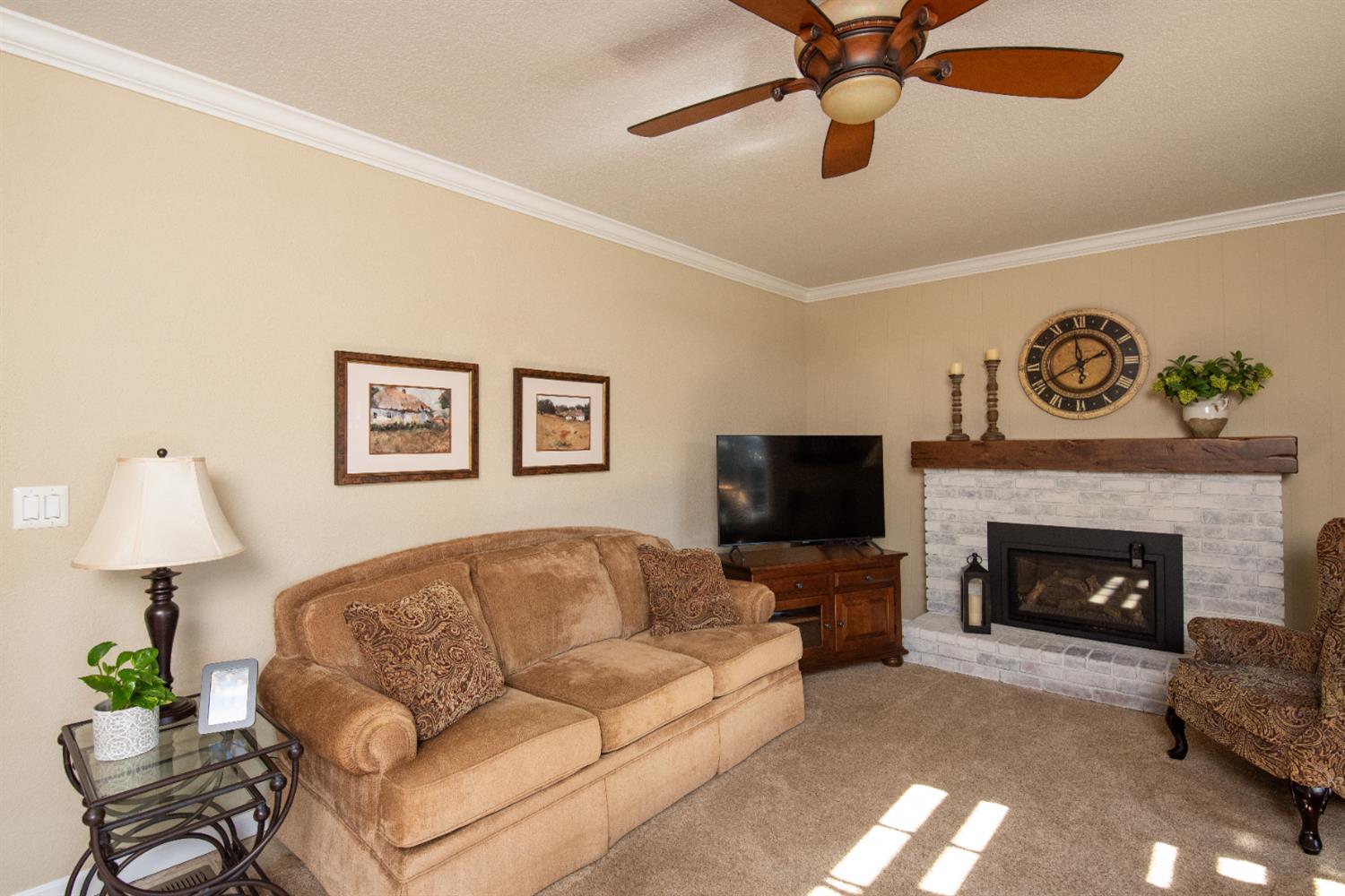 1904 Kendall Ave, Modesto, CA 95355