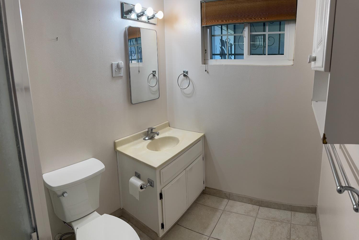 224 N Santa Ana St, Los Banos, CA 93635