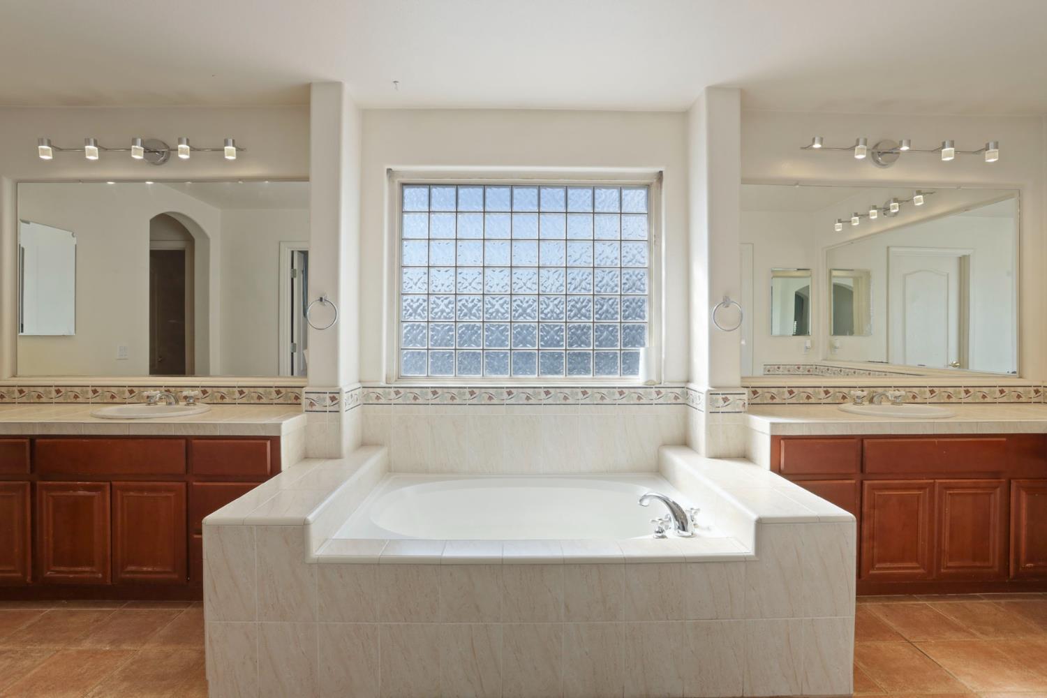 4666 Treasure Ct, Turlock, CA 95382