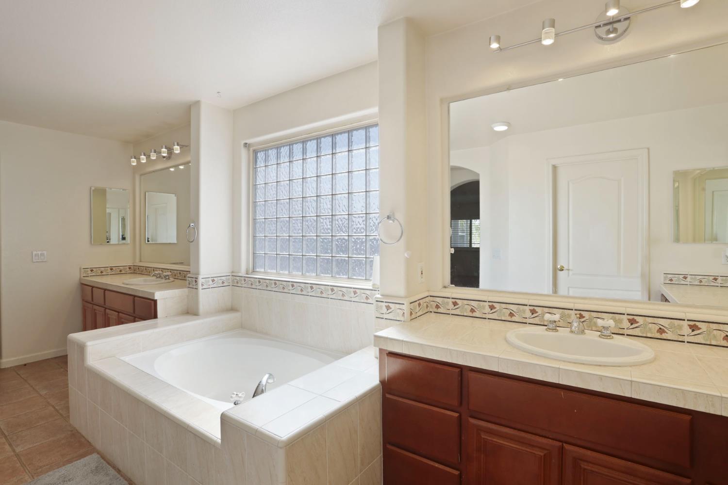 4666 Treasure Ct, Turlock, CA 95382