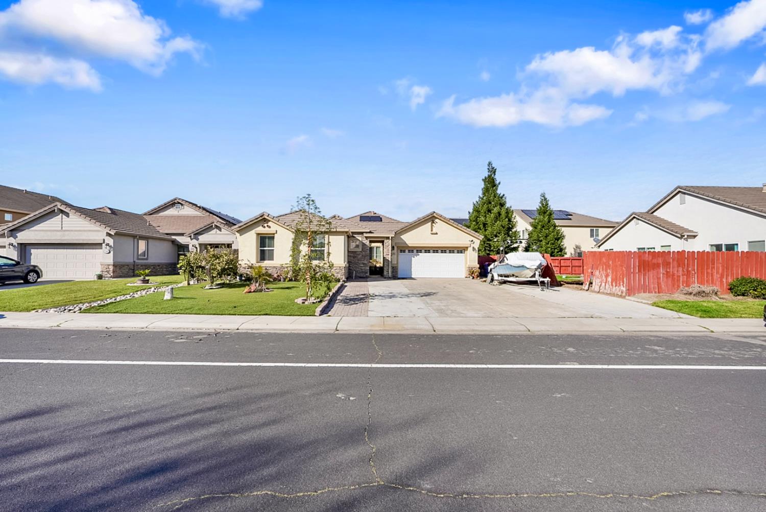 1051 Heartland Dr, Manteca, CA 95337