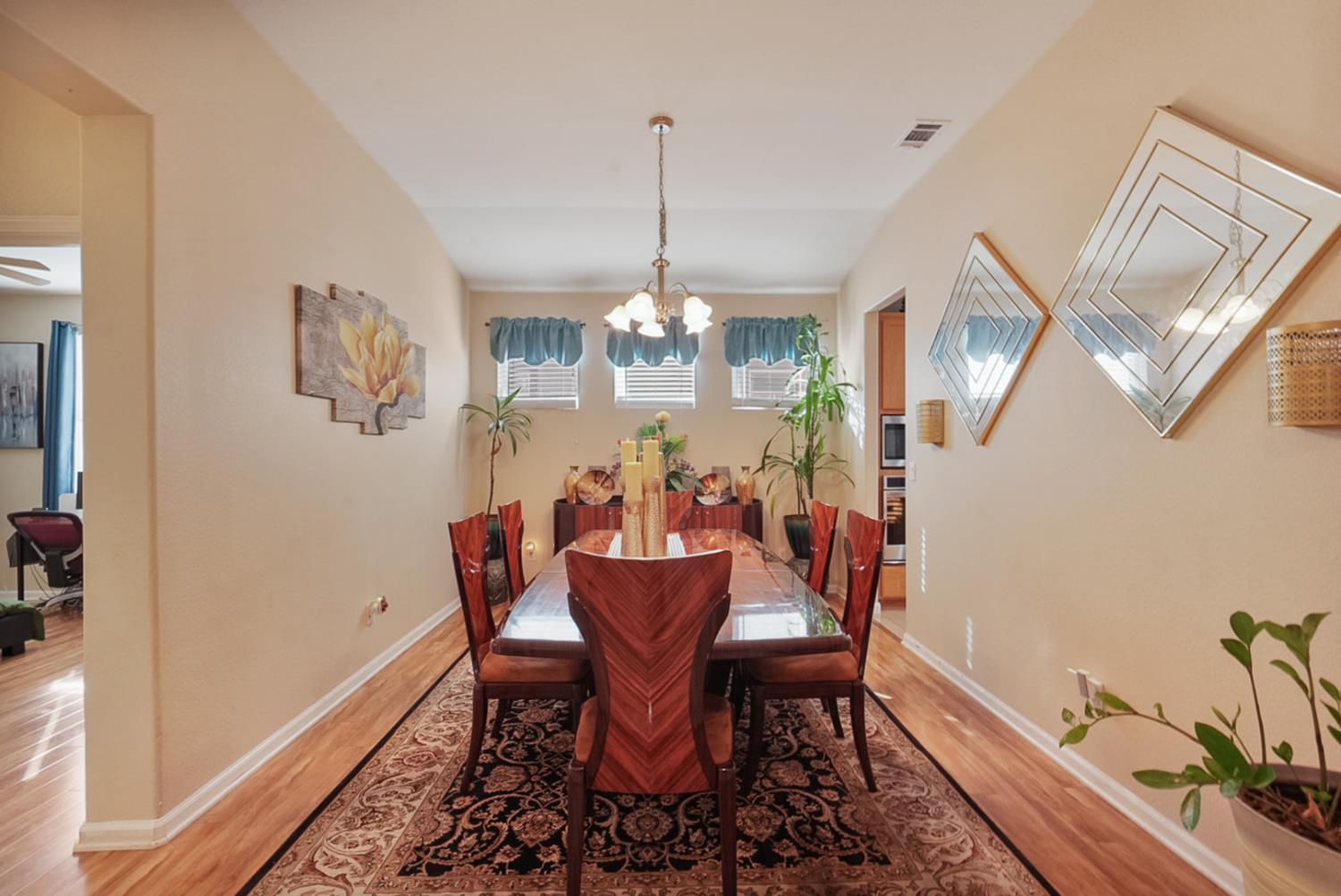 1051 Heartland Dr, Manteca, CA 95337