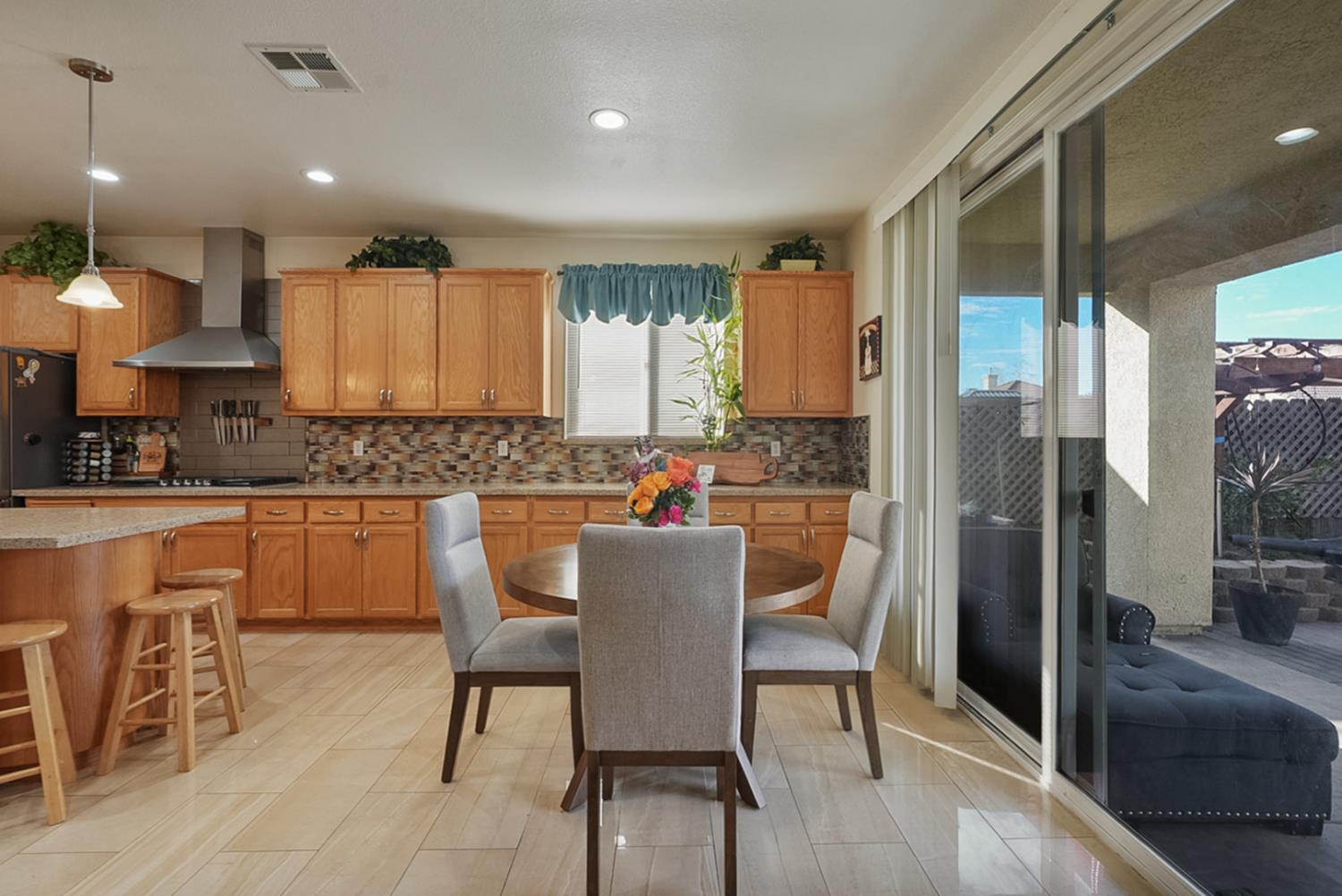 1051 Heartland Dr, Manteca, CA 95337