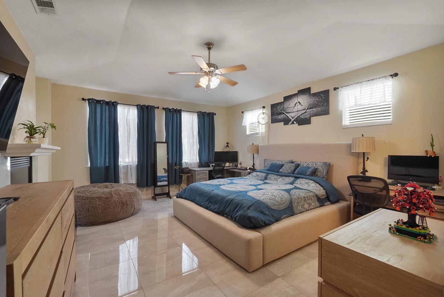 1051 Heartland Dr, Manteca, CA 95337