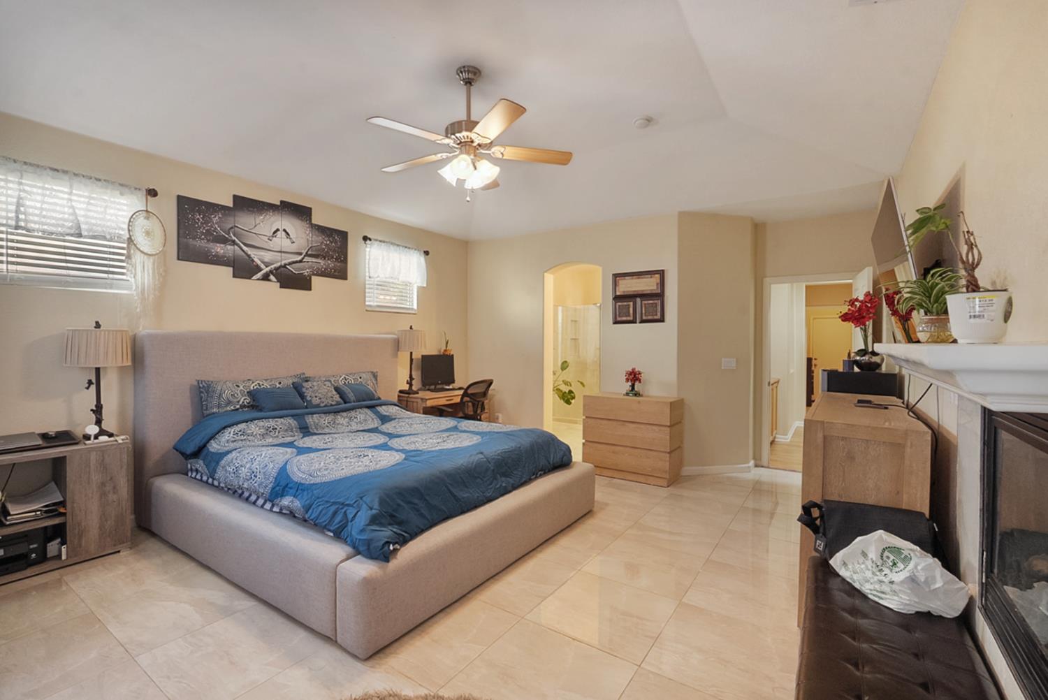 1051 Heartland Dr, Manteca, CA 95337