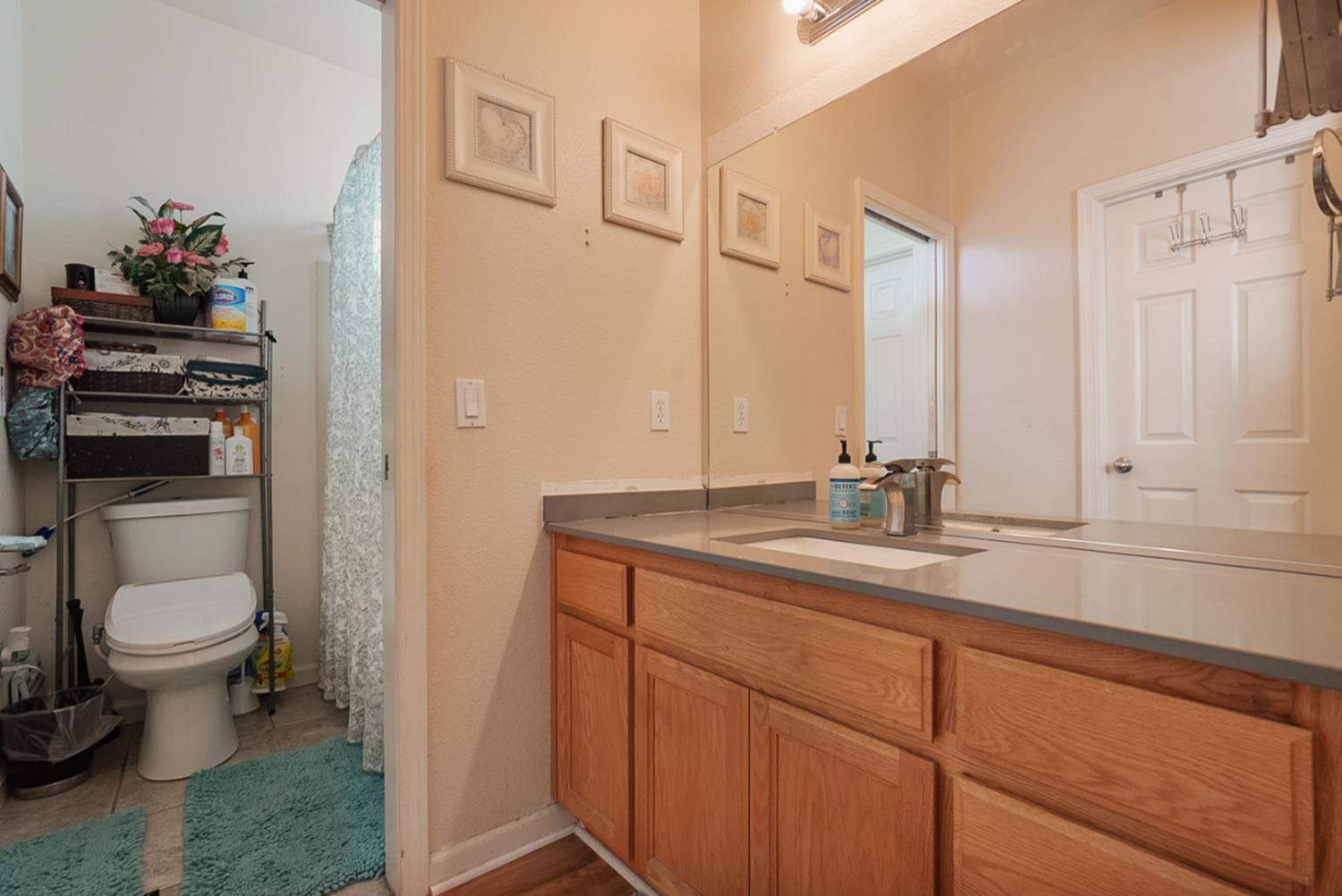 1051 Heartland Dr, Manteca, CA 95337