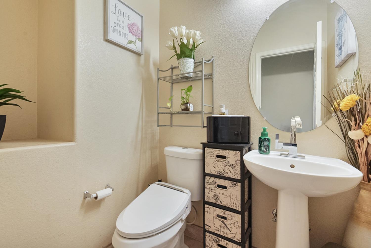 1051 Heartland Dr, Manteca, CA 95337