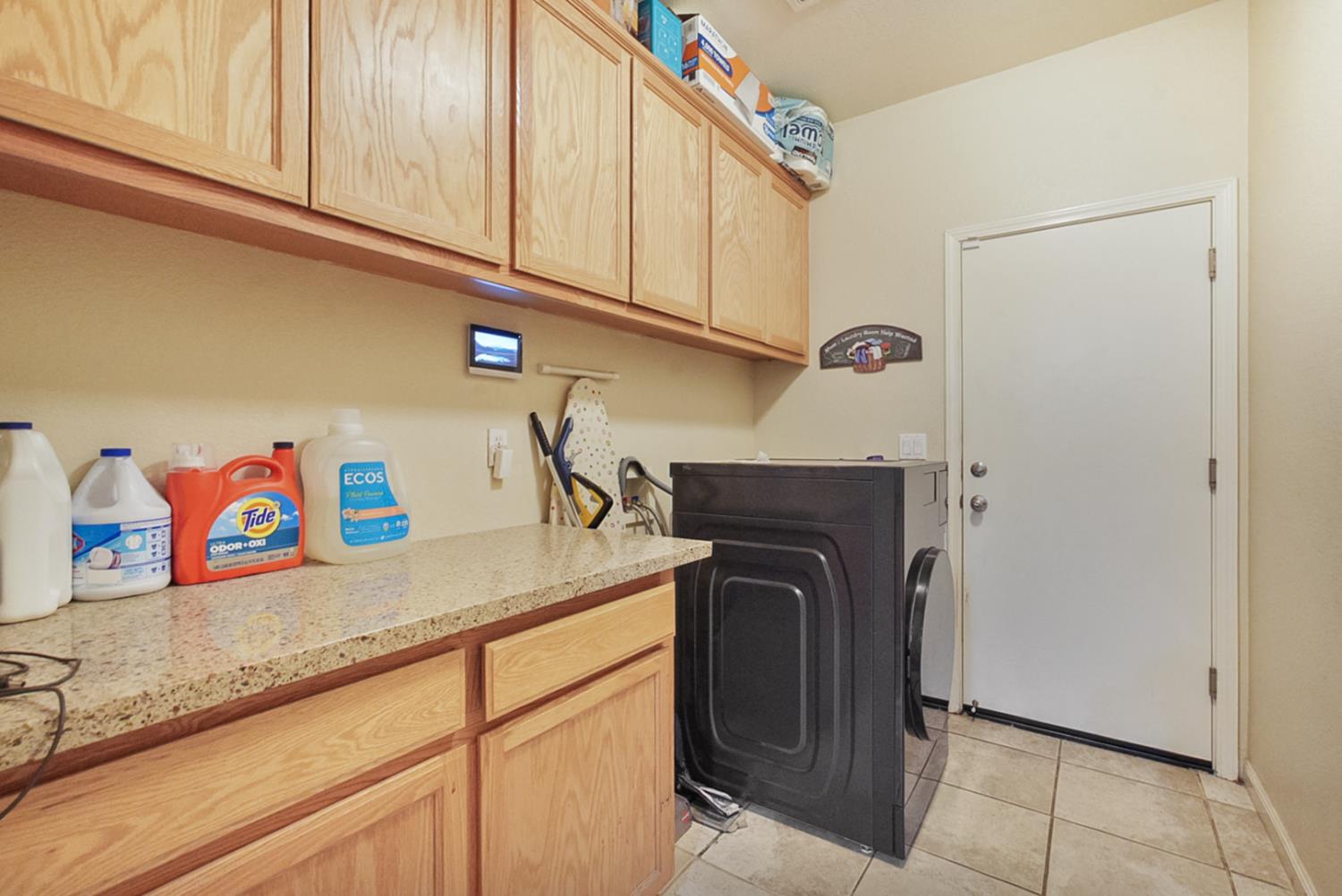 1051 Heartland Dr, Manteca, CA 95337