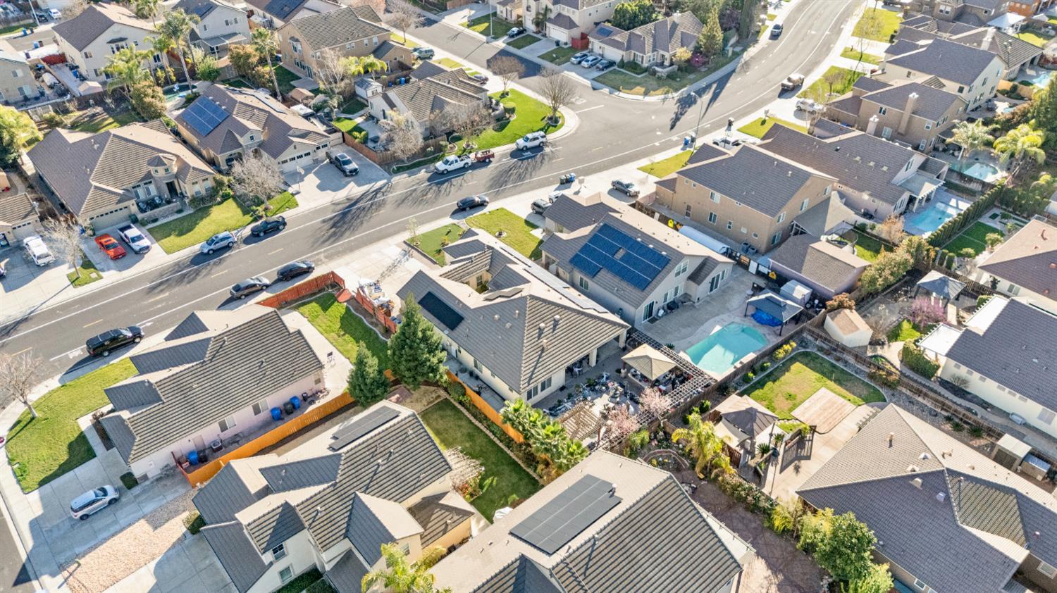 1051 Heartland Dr, Manteca, CA 95337