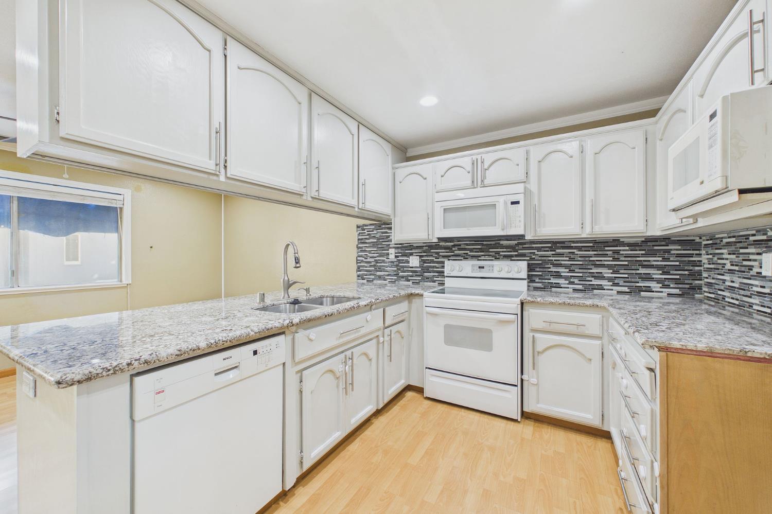 1912 Middelburg Ct, Modesto, CA 95356