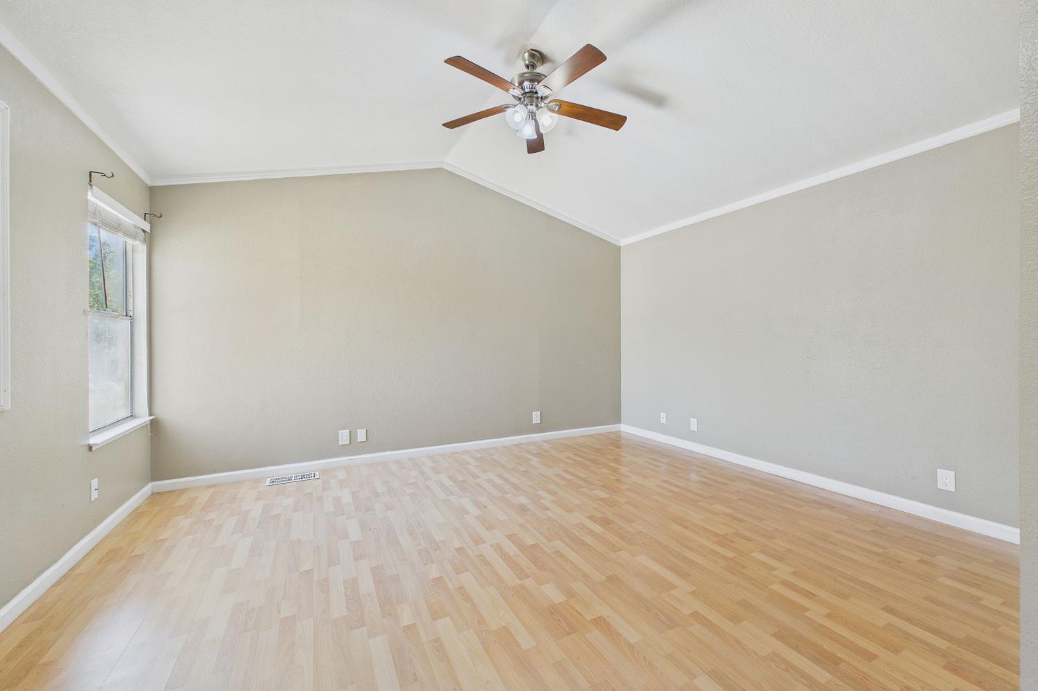 1912 Middelburg Ct, Modesto, CA 95356