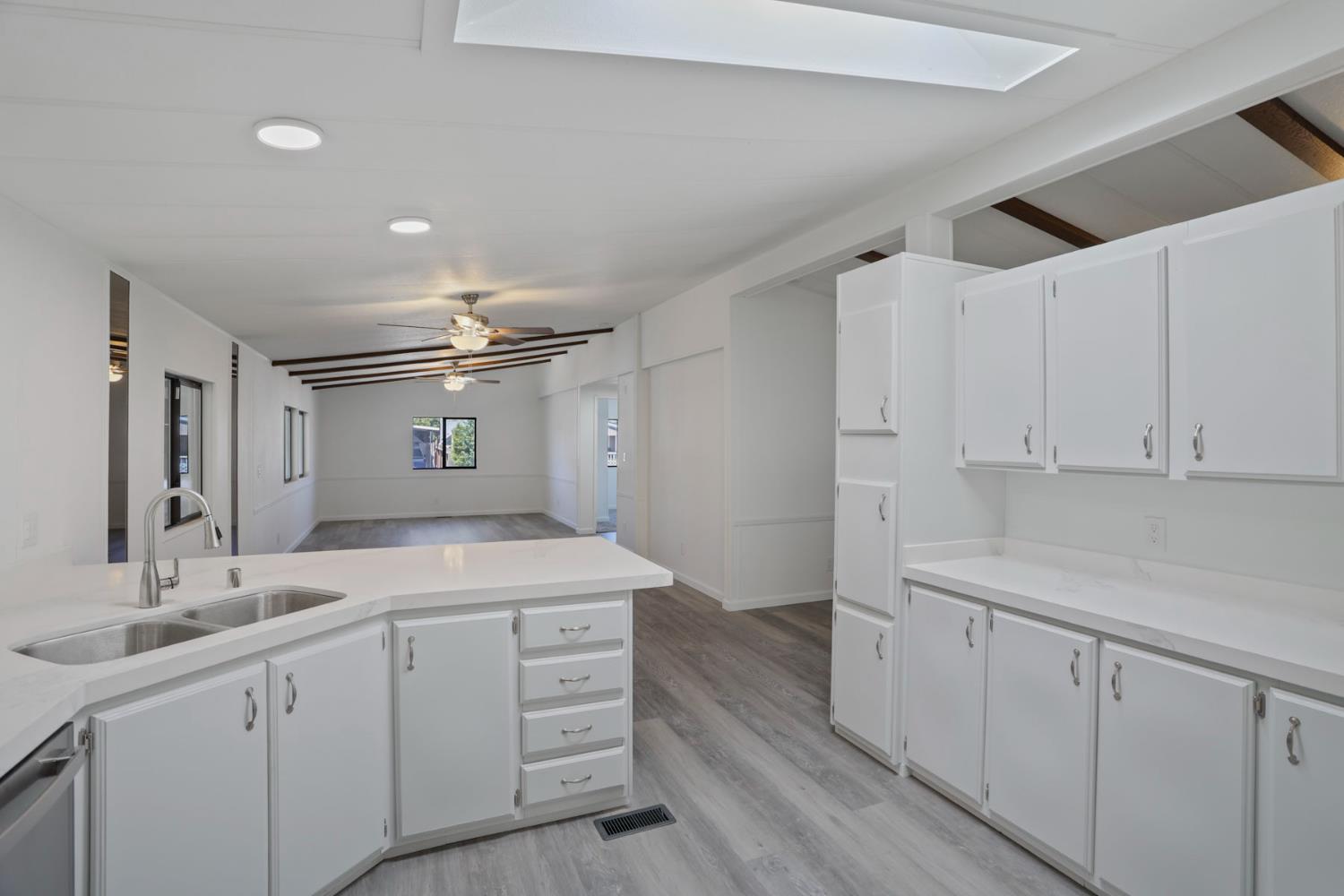 2124 Key West Ln, Modesto, CA 95350