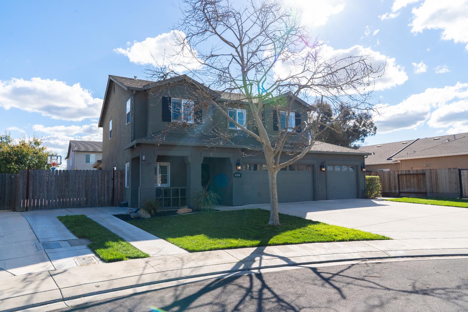 6904 N Melody Ct, Hughson, CA 95326