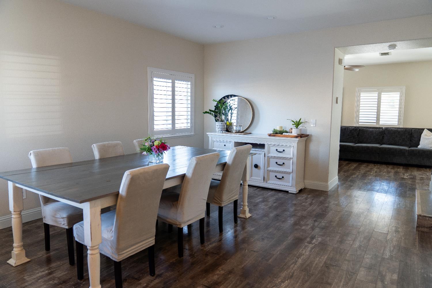 6904 N Melody Ct, Hughson, CA 95326