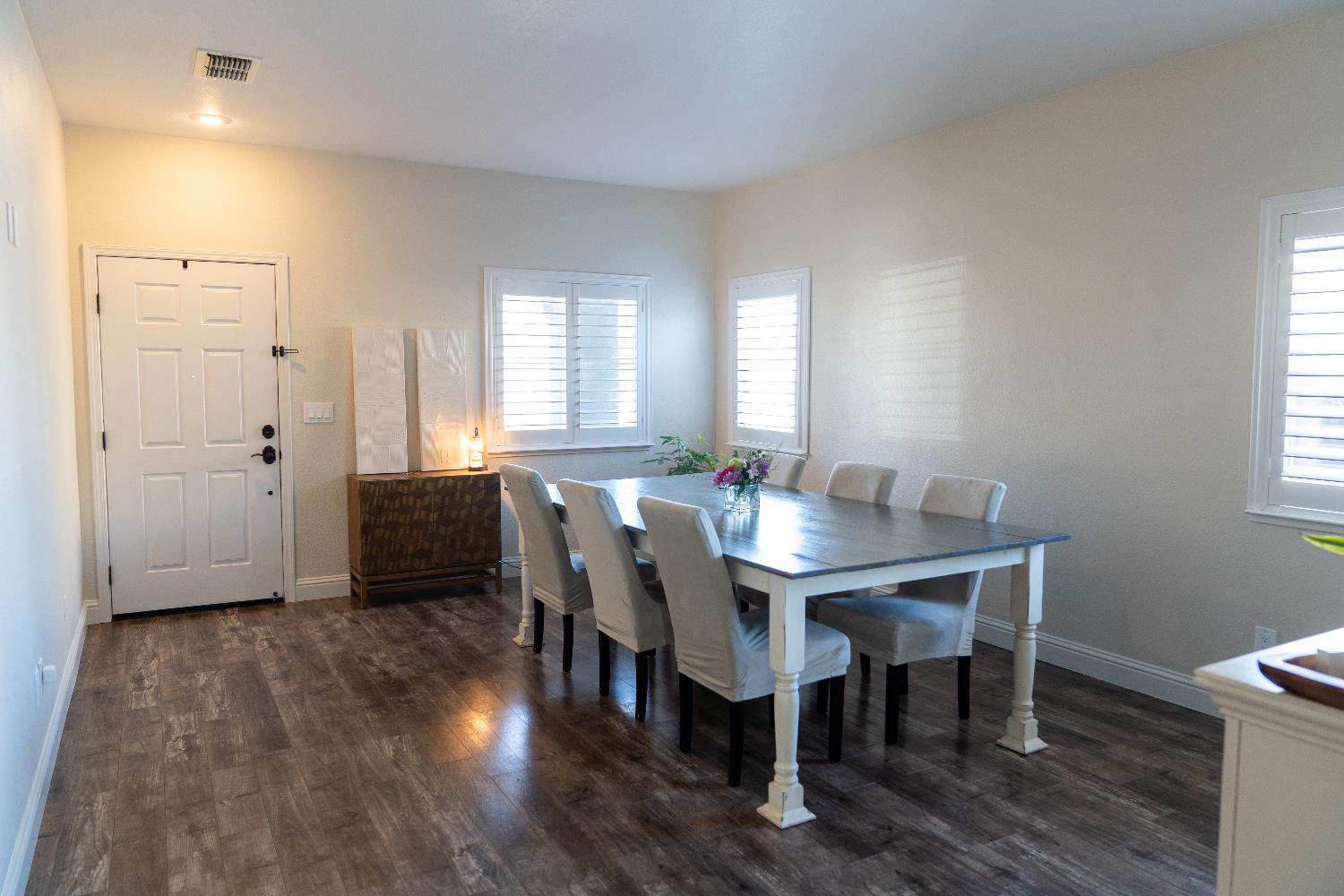 6904 N Melody Ct, Hughson, CA 95326