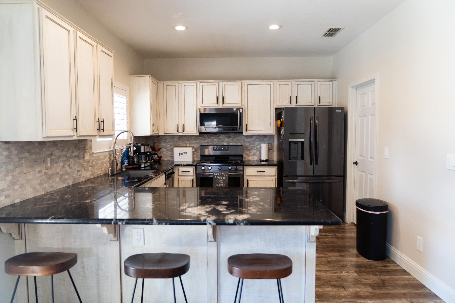 6904 N Melody Ct, Hughson, CA 95326