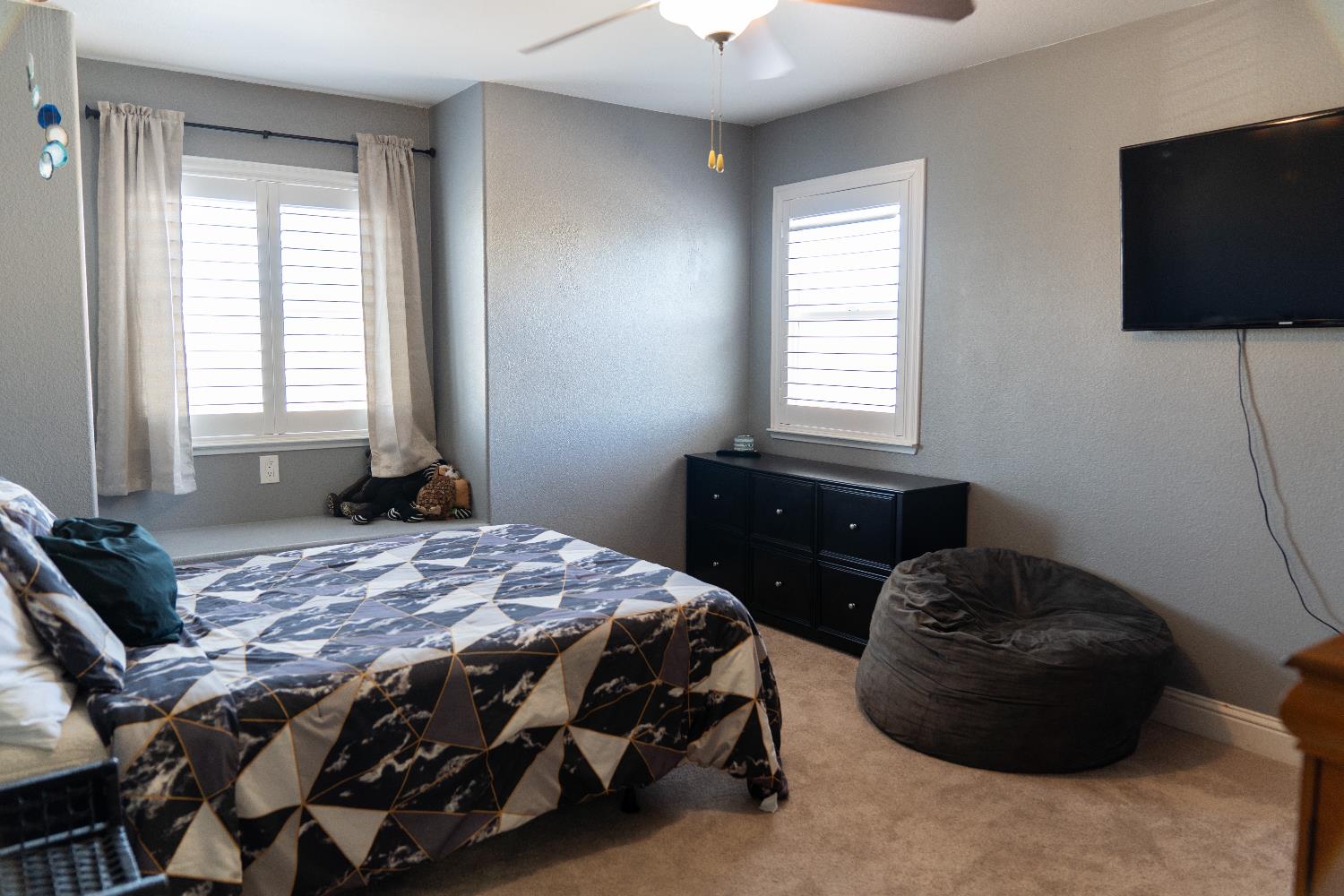 6904 N Melody Ct, Hughson, CA 95326