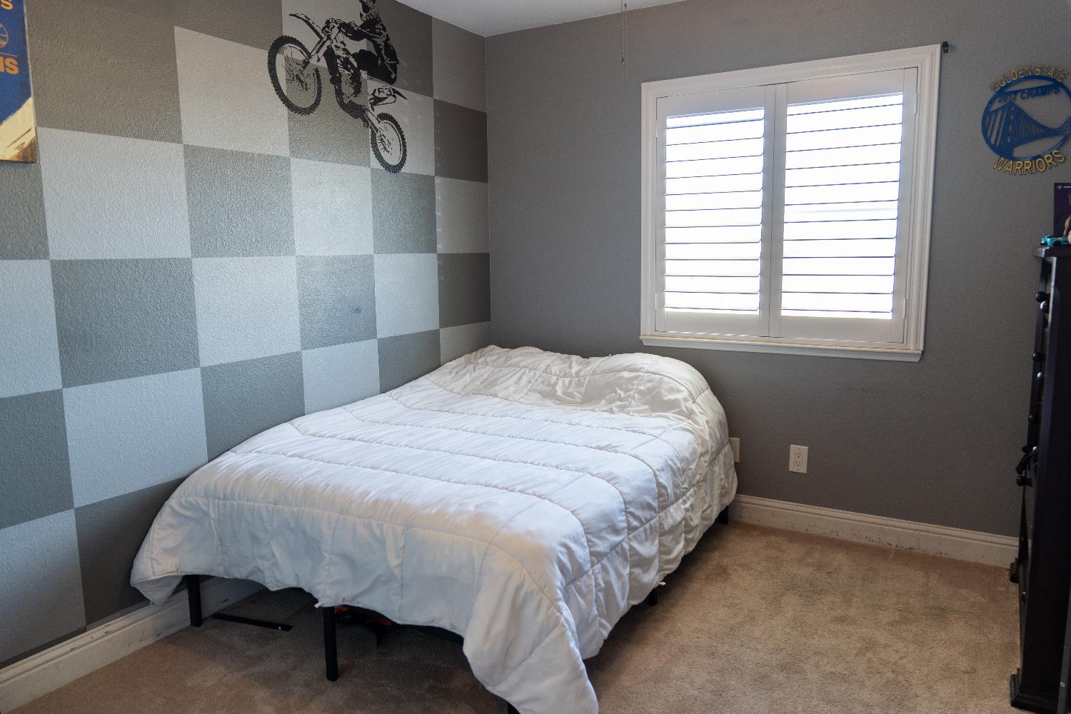 6904 N Melody Ct, Hughson, CA 95326