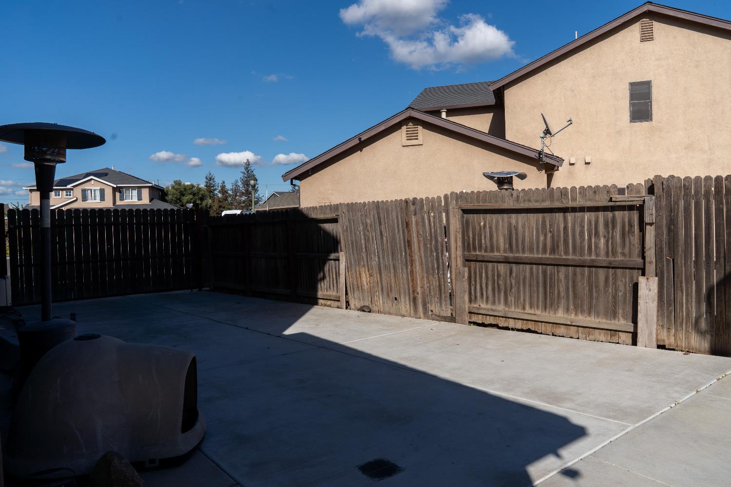 6904 N Melody Ct, Hughson, CA 95326