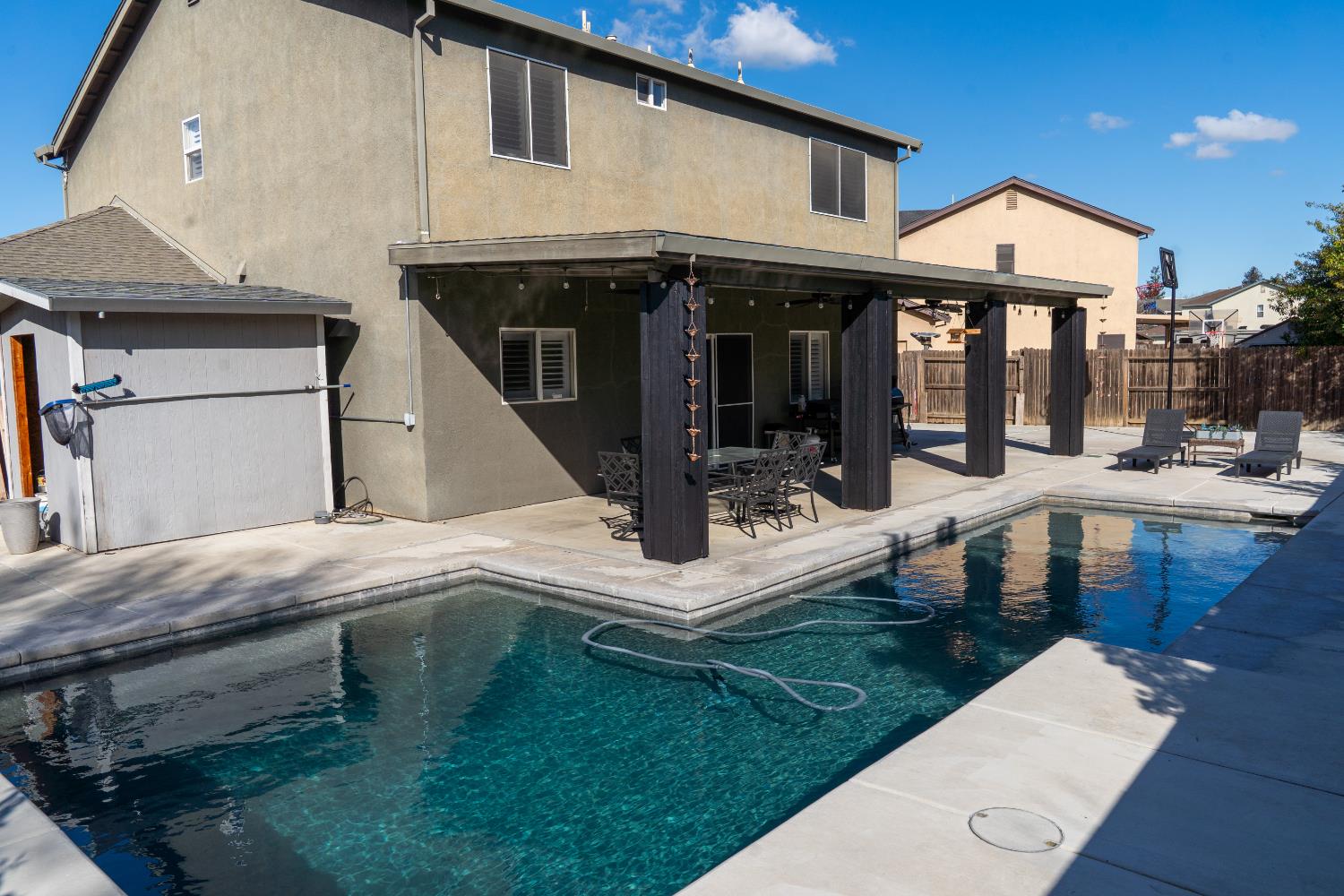 6904 N Melody Ct, Hughson, CA 95326