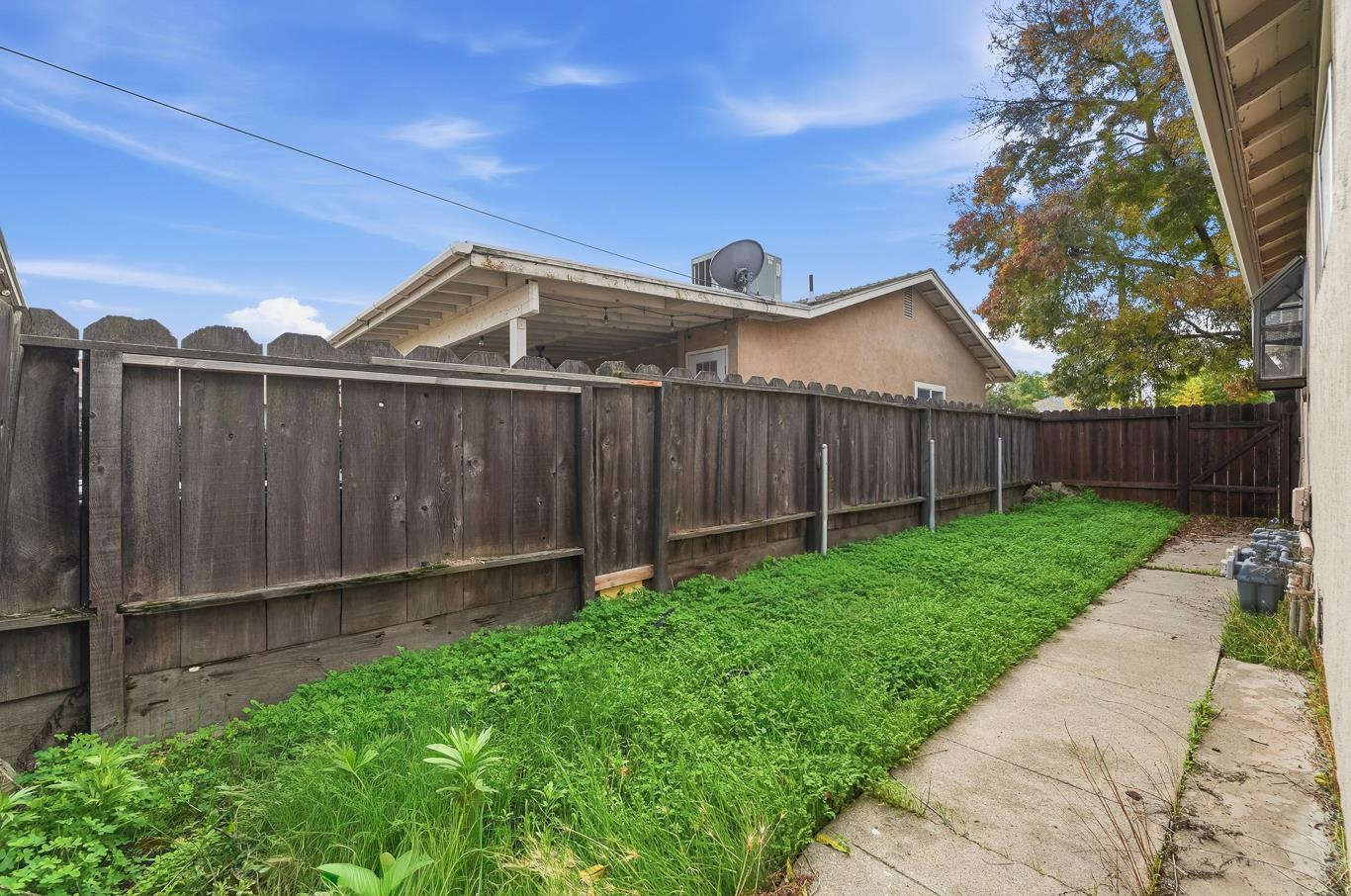 237 Church Ave, Oakdale, CA 95361