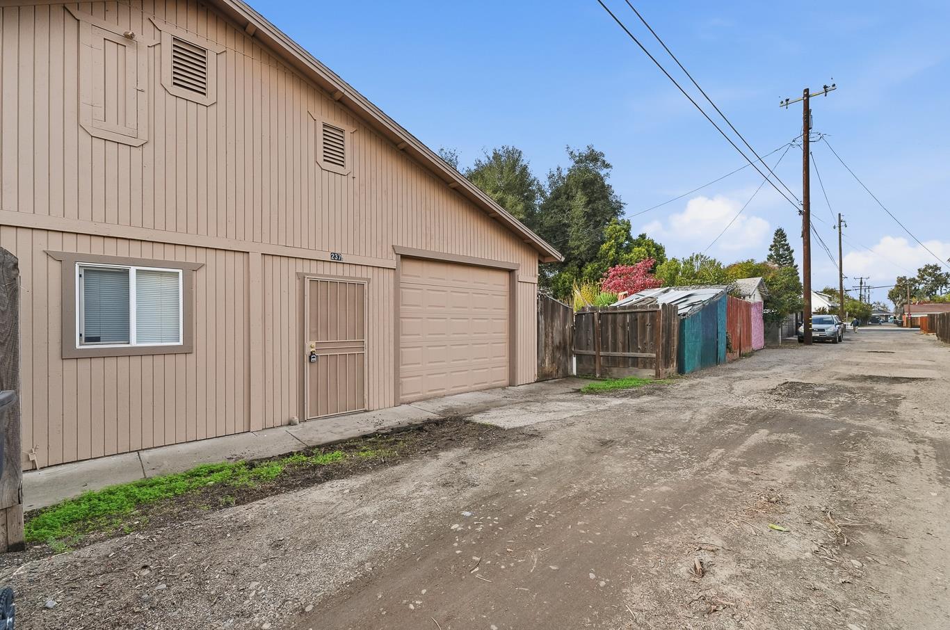 237 Church Ave, Oakdale, CA 95361